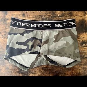Like New! Womens Better Bodies Camo Shorts